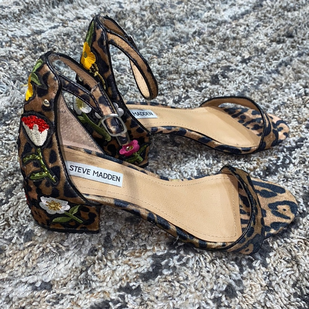 Steve Madden INCA Animal print ankle strap 2 inch block heel sz 8